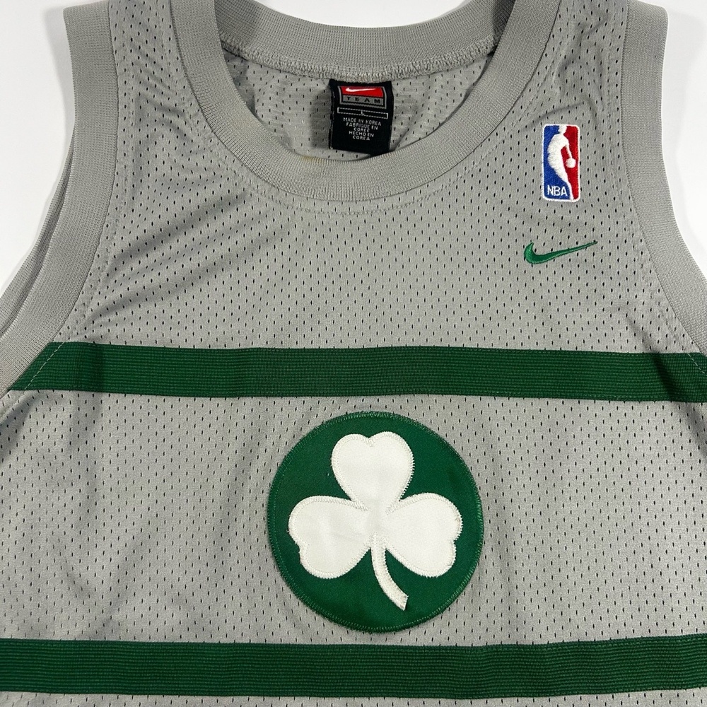 Nike Youth Large 14-16 Grey Boston Celtics Walker 8‎ Perforated NBA Jersey - Picture 7 of 9